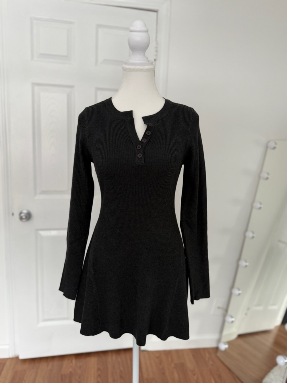 Dark Gray Ribbed Knit Mini Dress Size M Button Front Long Sleeve Flowy Fit